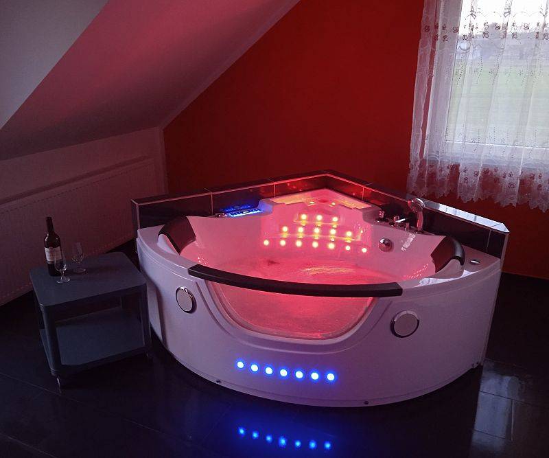 Apartament typu Suit z wanną z hydromasażem